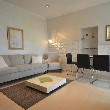 Apartmán Leo Central Apartment *